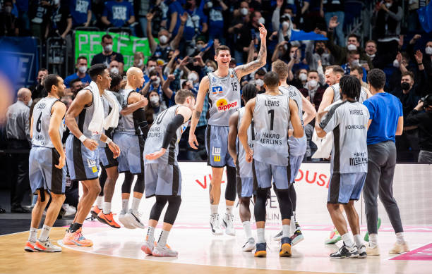 烈的比赛中 烈的比赛中