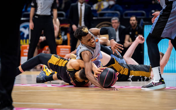 球都与前场 球都与前场