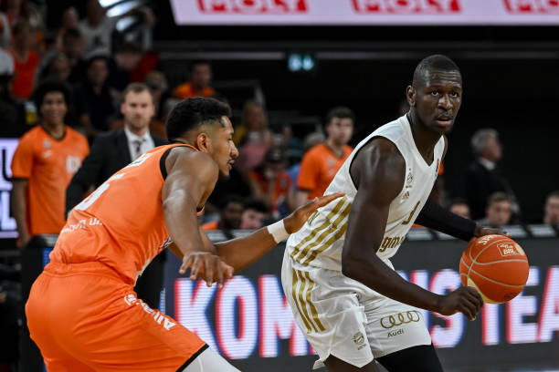 钢的精神象 钢的精神象